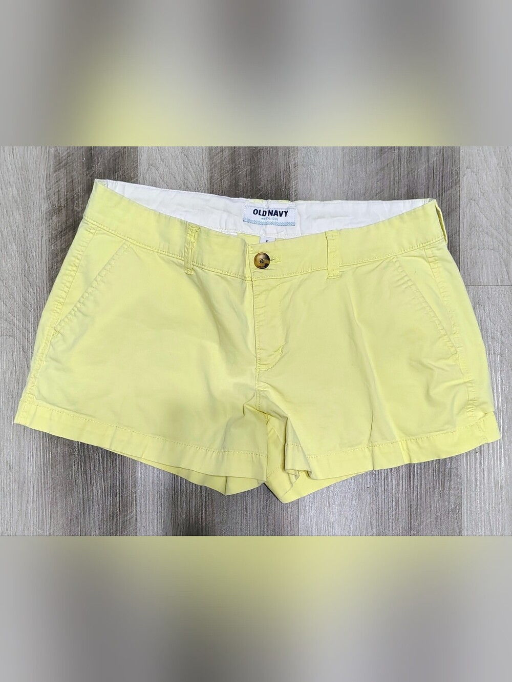 Old Navy Women's Pale Yellow Cotton Chino Shorts Size 6